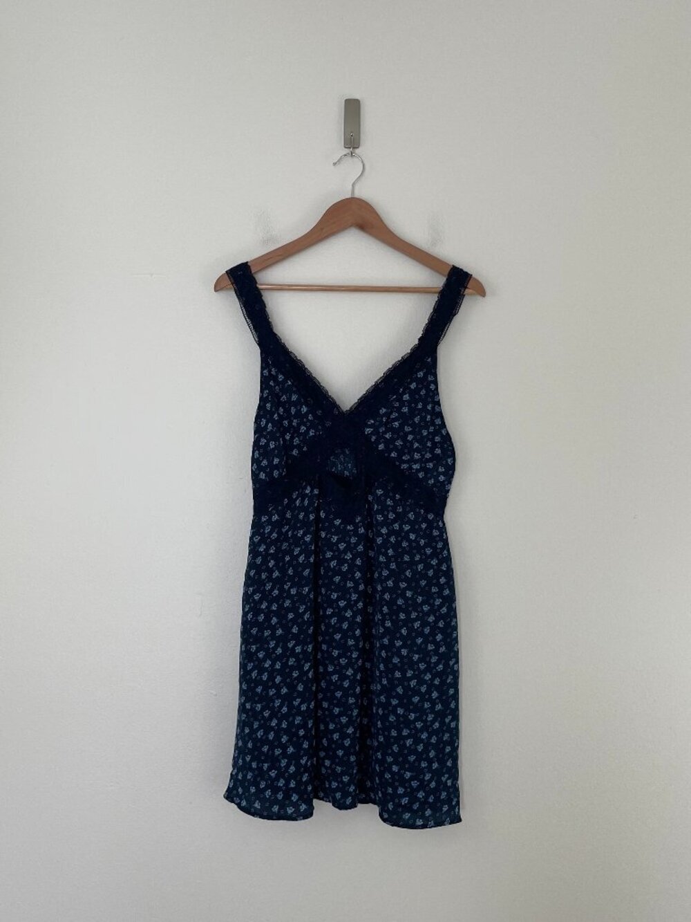 American Eagle Silky Cut Out Printed Lace Mini Dress in Navy Size Large